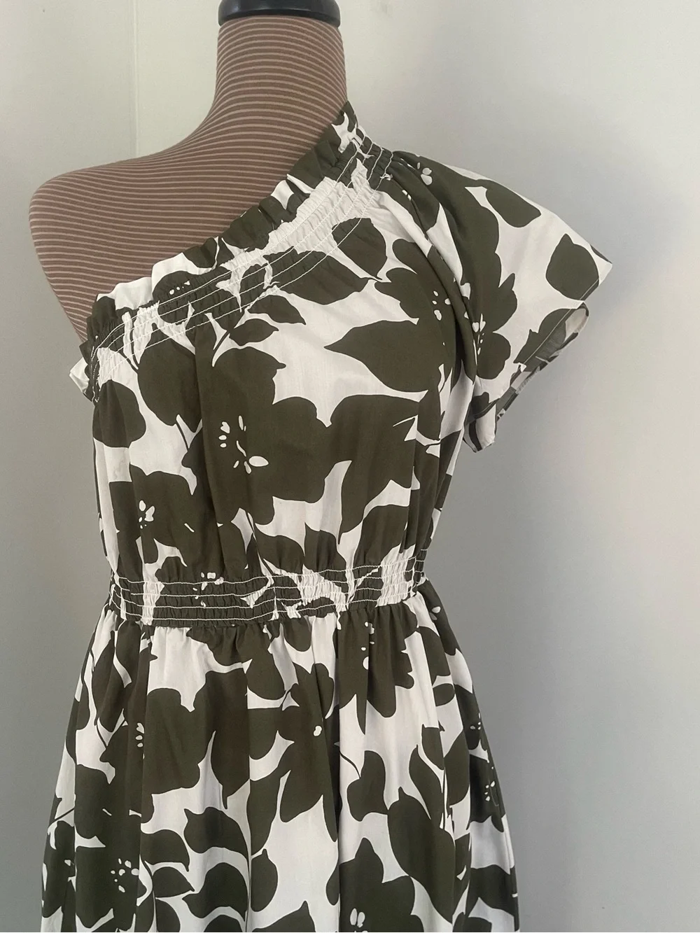 J Crew One-Shoulder Floral Midi Dress in Olive and White Cotton size S - Picture 2 of 9